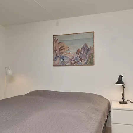 Flot I To Plan Med Udsigt Over Vig Og Taet Pa Bymidten Feriehus *